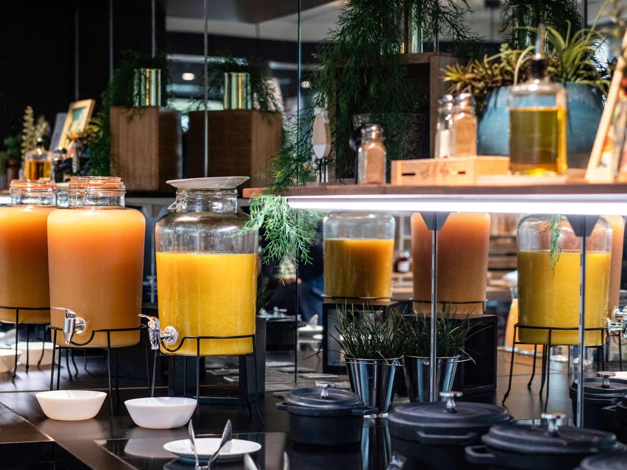 诺沃特艾弗里库尔库洛纳酒店 Courcouronnes 外观 照片